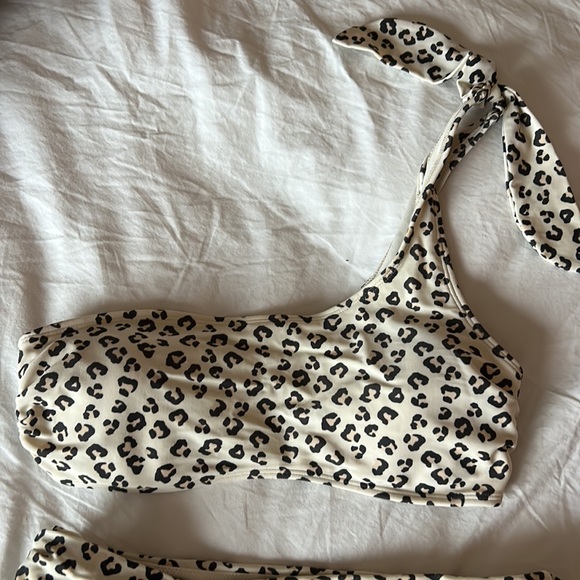 Abercrombie Cheetah One Shoulder Bikini - Picture 3 of 8